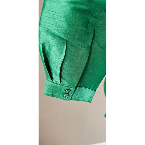 Crown & Ivy Green Shiny Ruffle‎ V-Neck 3/4 Sleeve Holiday Top Size Petite Medium - Picture 4 of 7